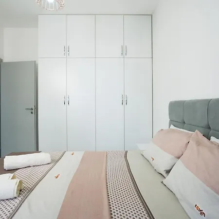 Elegant & Cozy 1-bdr Hideaway Daire Tiran