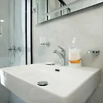 Elegant & Cozy 1-bdr Hideaway Διαμέρισμα