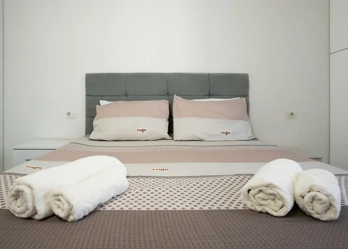 Elegant & Cozy 1-bdr Hideaway 公寓 地拉那